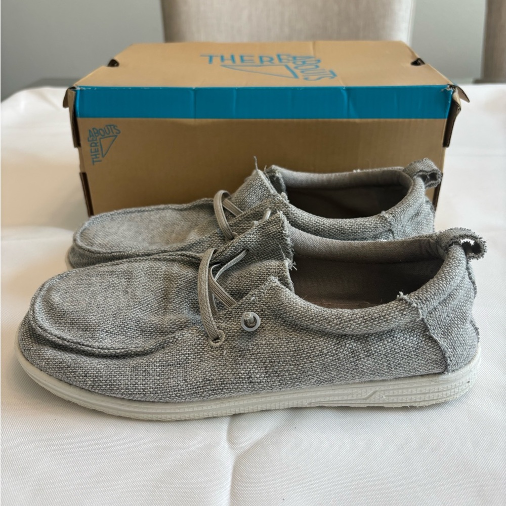 Boys/Girls slip on lightweight boat size 5 casual shoes